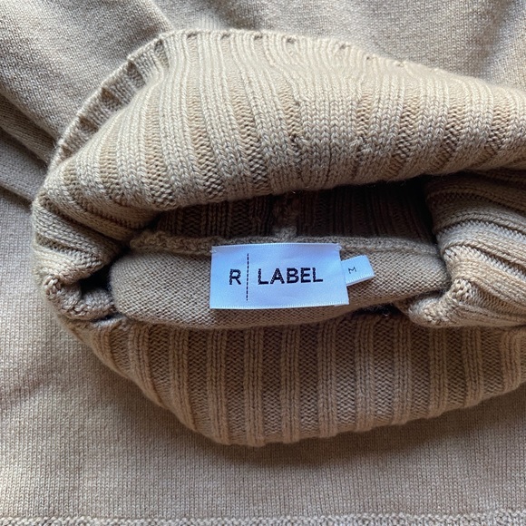 The Reset R Label wool cashmere blend turtle neck sweater. Camel color. Women M. - Picture 5 of 7